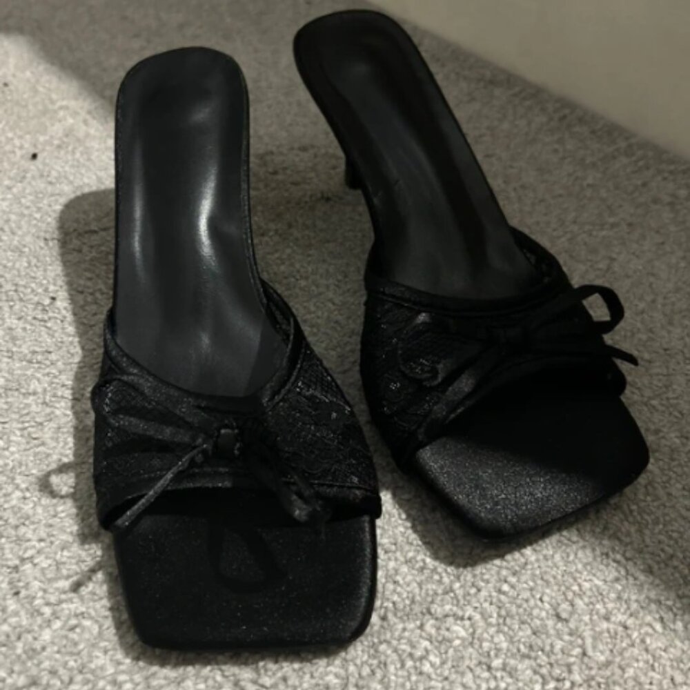 Black Kitten Heel